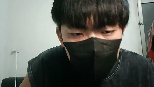 bigbb101011 online show from November 18, 2025, 2:32 pm