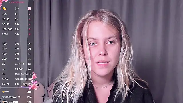 Snapshot of AngelAnty chatting on September 21, 2025, 3:35 pm AngelAnty online show from September 21, 2025, 3:35 pm