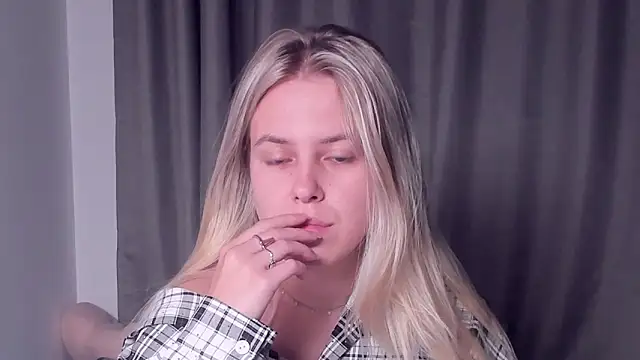 Snapshot of AngelAnty chatting on October 5, 2025, 3:10 pm AngelAnty online show from October 5, 2025, 3:10 pm