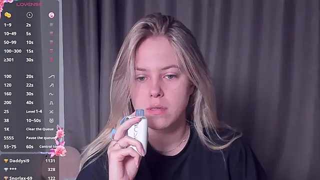 Snapshot of AngelAnty chatting on October 13, 2025, 3:23 pm AngelAnty online show from October 13, 2025, 3:23 pm