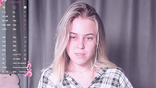 Snapshot of AngelAnty chatting on October 16, 2025, 3:24 pm AngelAnty online show from October 16, 2025, 3:24 pm