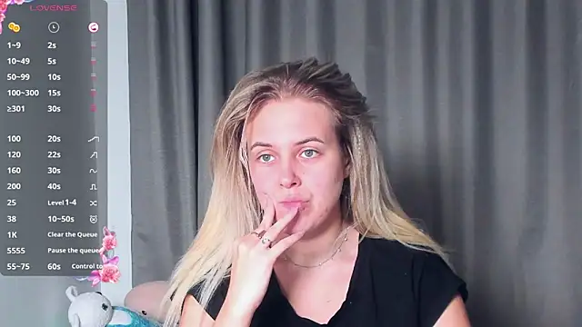 Snapshot of AngelAnty chatting on November 3, 2025, 3:24 pm AngelAnty online show from November 3, 2025, 3:24 pm