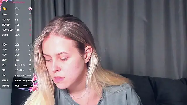 Snapshot of AngelAnty chatting on November 7, 2025, 4:18 pm AngelAnty online show from November 7, 2025, 4:18 pm