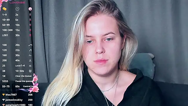 Snapshot of AngelAnty chatting on November 17, 2025, 1:06 pm AngelAnty online show from November 17, 2025, 1:06 pm