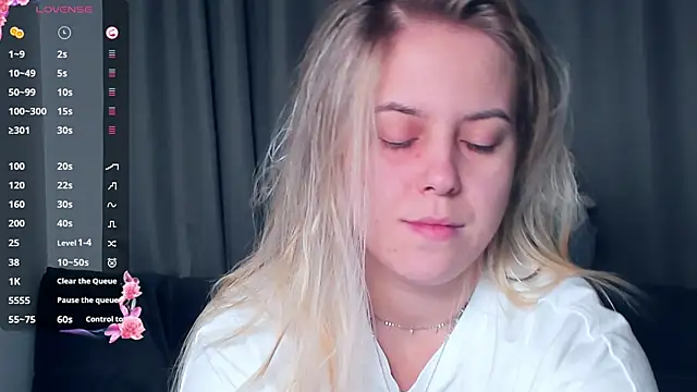 Snapshot of AngelAnty chatting on November 21, 2025, 1:10 pm AngelAnty online show from November 21, 2025, 1:10 pm