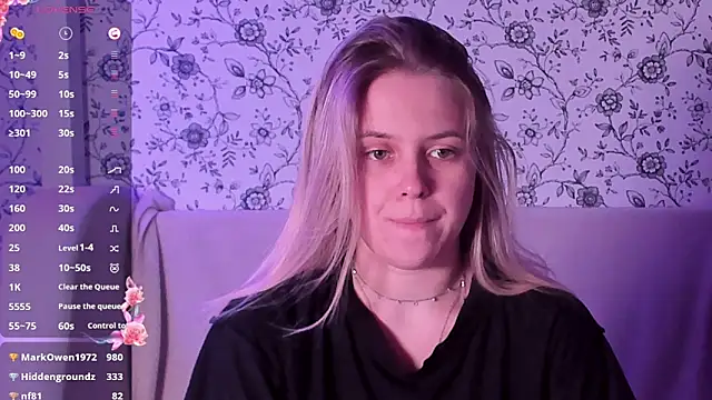 Snapshot of AngelAnty chatting on December 13, 2025, 7:53 pm AngelAnty online show from December 13, 2025, 7:53 pm