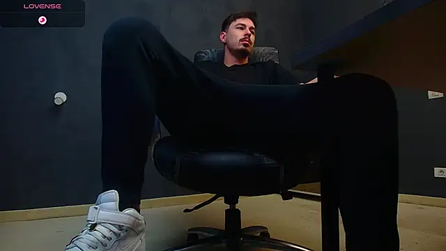 EnzoRace online show from October 24, 2025, 6:21 am