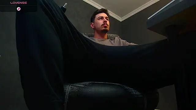 EnzoRace online show from October 25, 2025, 4:53 am