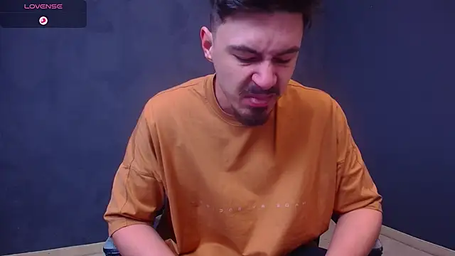 EnzoRace online show from November 28, 2025, 5:43 am