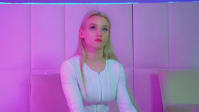 Snapshot of StacyEvances chatting on September 23, 2025, 7:00 am StacyEvances online show from September 23, 2025, 7:00 am