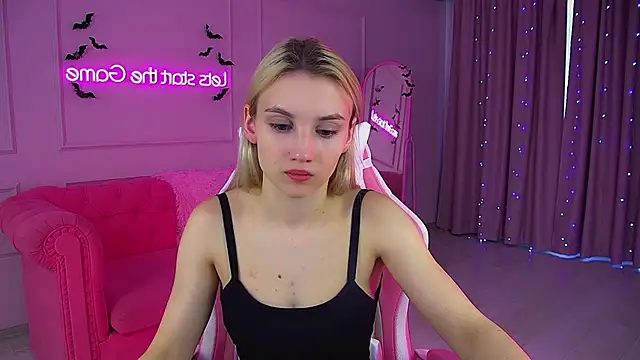 StacyEvances online show from November 1, 2025, 8:49 am