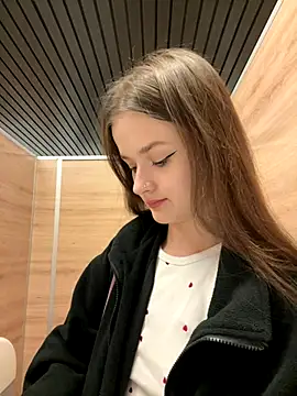 KittyQueeny online show from September 15, 2025, 2:17 pm