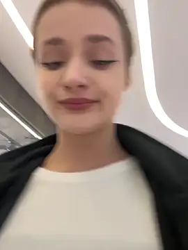 KittyQueeny online show from September 17, 2025, 2:19 pm