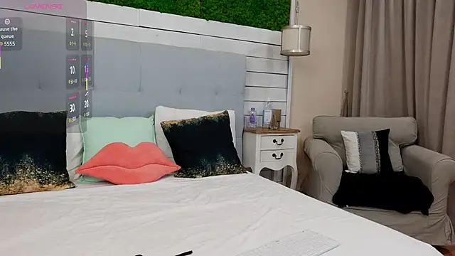 Snapshot of JenniferLovve chatting on September 12, 2025, 4:12 am JenniferLovve online show from September 12, 2025, 4:12 am