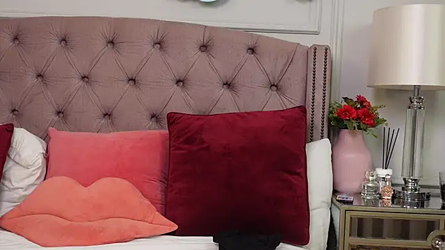 Snapshot of JenniferLovve chatting on December 14, 2025, 9:36 am JenniferLovve online show from December 14, 2025, 9:36 am