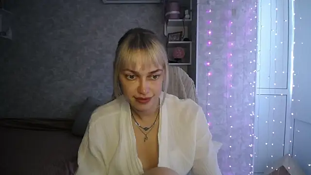 Snapshot of NickyAdamidi chatting on September 11, 2025, 12:05 pm NickyAdamidi online show from September 11, 2025, 12:05 pm