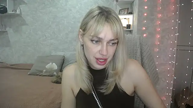 Snapshot of NickyAdamidi chatting on October 10, 2025, 4:17 pm NickyAdamidi online show from October 10, 2025, 4:17 pm