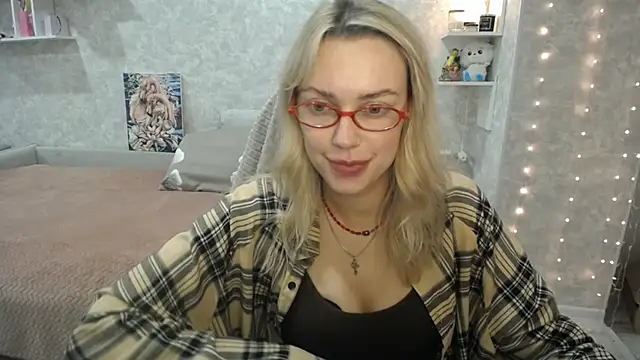 Snapshot of NickyAdamidi chatting on October 13, 2025, 5:24 pm NickyAdamidi online show from October 13, 2025, 5:24 pm