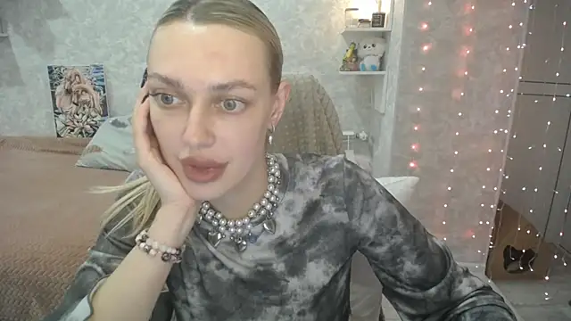 Snapshot of NickyAdamidi chatting on October 21, 2025, 4:30 pm NickyAdamidi online show from October 21, 2025, 4:30 pm