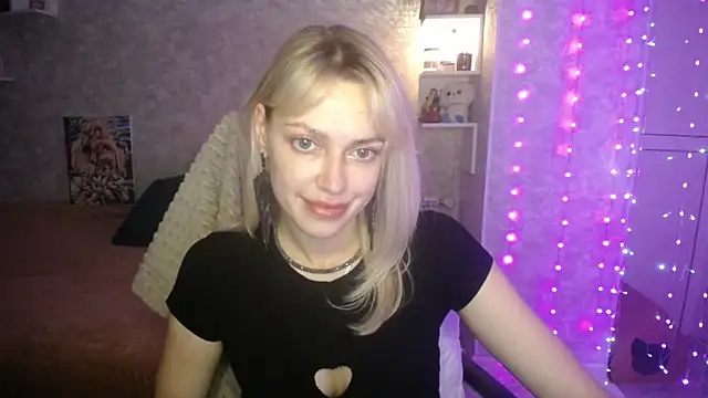 Snapshot of NickyAdamidi chatting on October 25, 2025, 5:51 pm NickyAdamidi online show from October 25, 2025, 5:51 pm