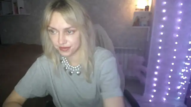 Snapshot of NickyAdamidi chatting on November 8, 2025, 4:51 pm NickyAdamidi online show from November 8, 2025, 4:51 pm