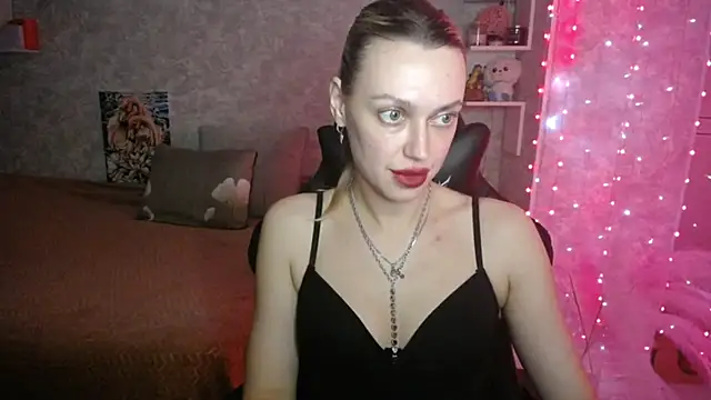 Snapshot of NickyAdamidi chatting on December 3, 2025, 4:49 pm NickyAdamidi online show from December 3, 2025, 4:49 pm