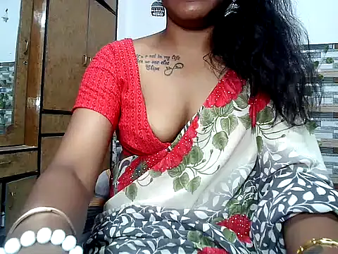 Snapshot of HOT_AARVI11 chatting on October 13, 2025, 3:34 pm HOT AARVI11 online show from October 13, 2025, 3:34 pm