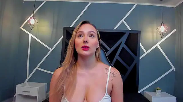 Emmaa white  online show from November 12, 2025, 11:21 am