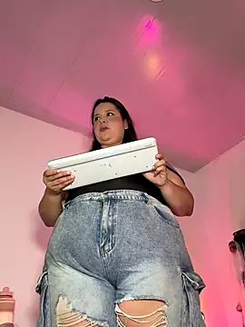 SamanthaDiamonds  online show from October 24, 2025, 12:30 am