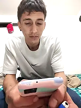 Snapshot of Carlos11123 chatting on October 15, 2025, 3:17 am Carlos11123 online show from October 15, 2025, 3:17 am