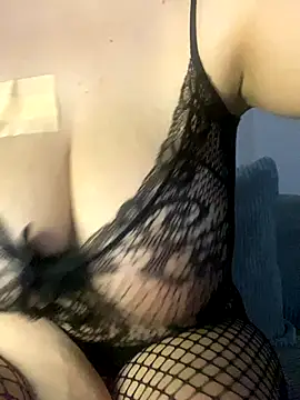 emiliafrancaise online show from October 13, 2025, 11:54 am