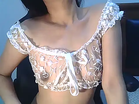 lovelynie123 online show from October 24, 2025, 9:44 pm