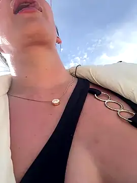 Snapshot of Ninabigtitied chatting on September 27, 2025, 10:53 am Ninabigtitied online show from September 27, 2025, 10:53 am