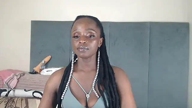 Snapshot of Jah-Queen chatting on September 17, 2025, 5:58 pm Jah-Queen online show from September 17, 2025, 5:58 pm