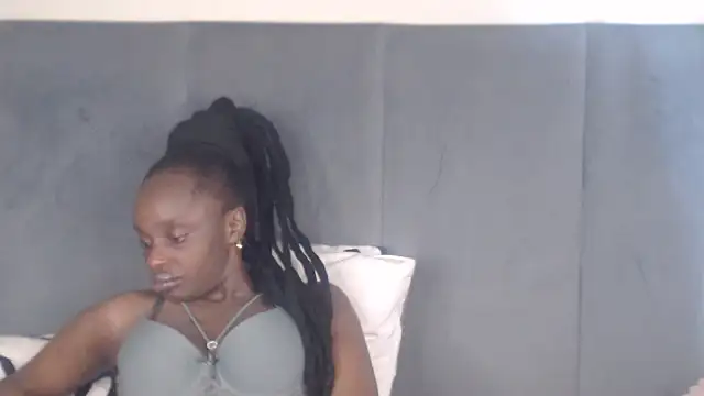 Snapshot of Jah-Queen chatting on October 2, 2025, 4:19 am Jah-Queen online show from October 2, 2025, 4:19 am