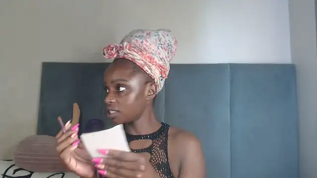 Snapshot of Jah-Queen chatting on November 6, 2025, 9:43 am Jah-Queen online show from November 6, 2025, 9:43 am