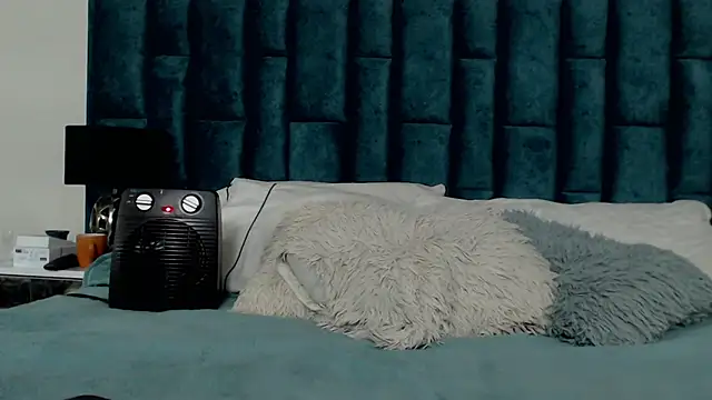 Snapshot of Emma_Foxi chatting on November 26, 2025, 9:49 pm Emma Foxi online show from November 26, 2025, 9:49 pm