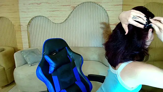 valentina r  online show from November 2, 2025, 3:20 am