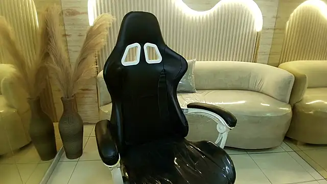 scarlettvixen r online show from September 8, 2025, 8:30 pm