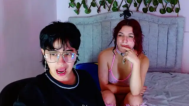 Snapshot of katalinathxandbritney1 chatting on December 15, 2025, 4:39 am katalinathxandbritney1 online show from December 15, 2025, 4:39 am