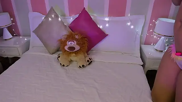 Shaleena  online show from December 17, 2025, 8:15 pm