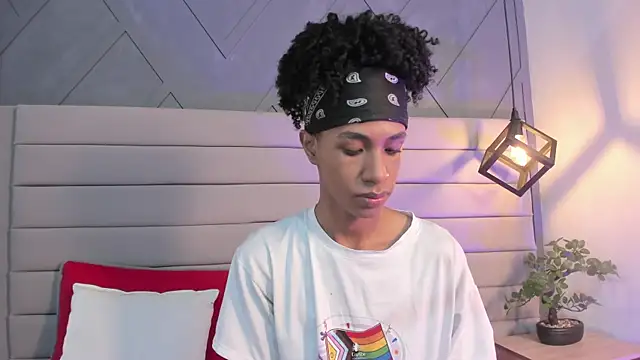 Snapshot of Johan_gz_ chatting on November 7, 2025, 11:43 am Johan gz online show from November 7, 2025, 11:43 am