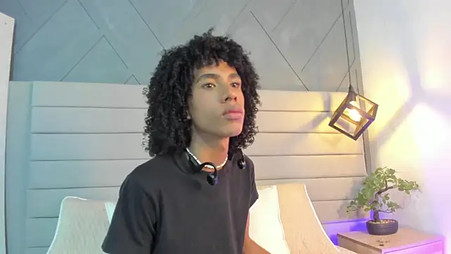 Snapshot of Johan_gz_ chatting on November 29, 2025, 7:39 pm Johan gz online show from November 29, 2025, 7:39 pm