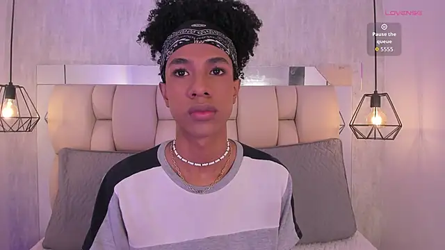 Snapshot of Johan_gz_ chatting on December 2, 2025, 11:37 am Johan gz online show from December 2, 2025, 11:37 am