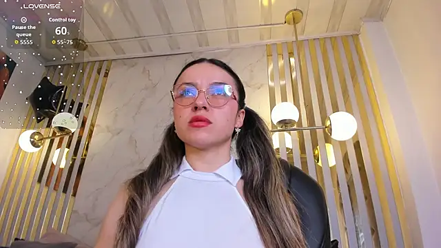 Snapshot of Ariagh_ chatting on November 21, 2025, 7:34 pm Ariagh online show from November 21, 2025, 7:34 pm