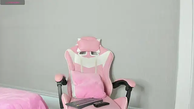 Snapshot of kendal_hot01 chatting on November 14, 2025, 11:53 am kendal hot01 online show from November 14, 2025, 11:53 am