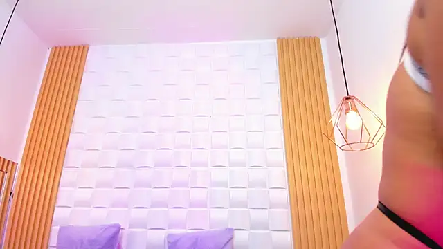 Snapshot of AriaBelle chatting on September 15, 2025, 7:03 pm AriaBelle online show from September 15, 2025, 7:03 pm