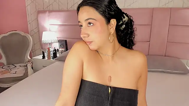 Snapshot of BellaSwwan chatting on November 29, 2025, 1:36 pm BellaSwwan online show from November 29, 2025, 1:36 pm