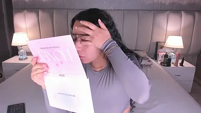 Snapshot of BellaSwwan chatting on December 2, 2025, 1:28 pm BellaSwwan online show from December 2, 2025, 1:28 pm