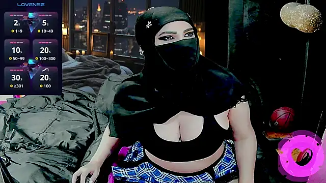 Snapshot of SultanaLayla chatting on November 6, 2025, 8:10 pm SultanaLayla online show from November 6, 2025, 8:10 pm